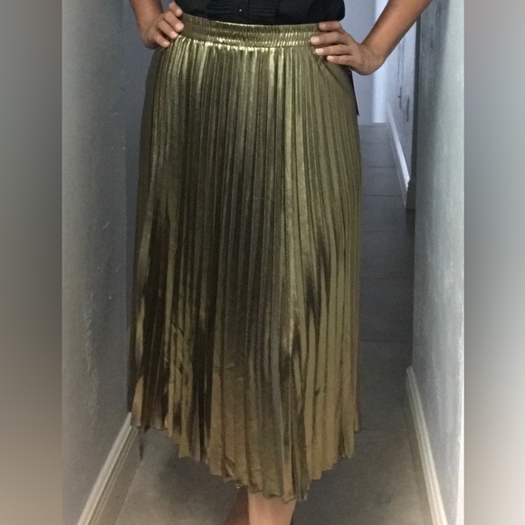 WD•NY skirt, gold color, size small. - Picture 3 of 4